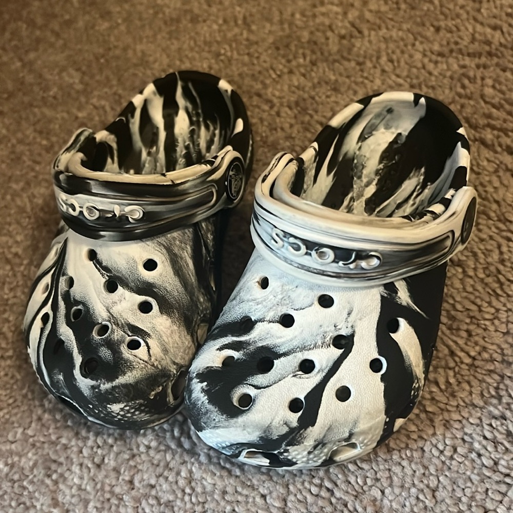 Toddler Crocs size 6 (gently used)